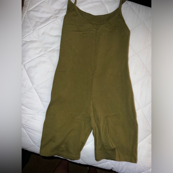 Jumpsuit workout - Picture 2 of 3